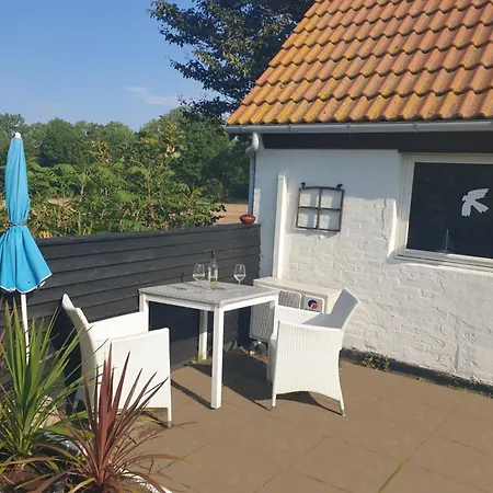 Hyttan 펜션 Åkirkeby